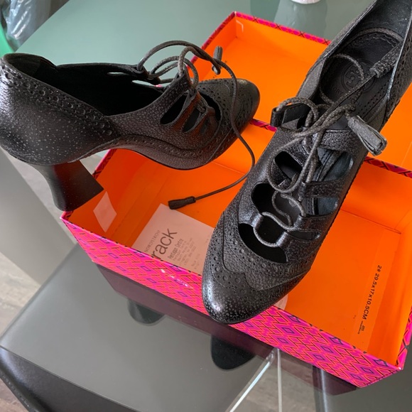 Black High Heels with Peep-Toe Design and Lace-Up Style - Picture 3 of 3